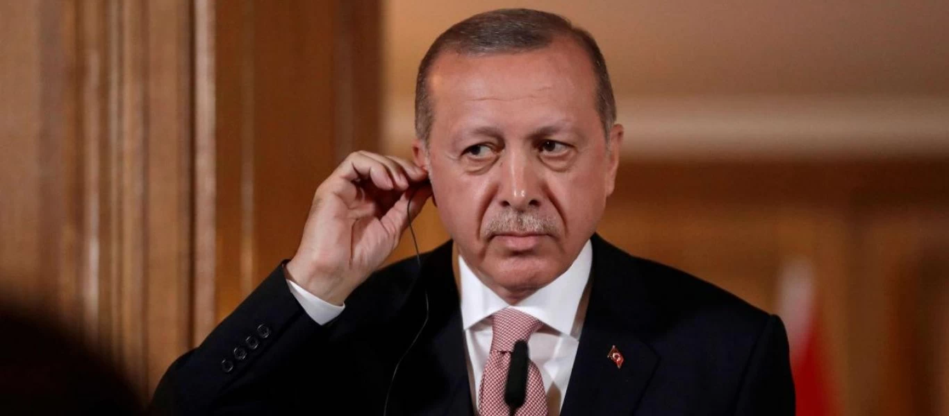 Φωτό: O αρχηγός των Τουρκμένων μισθοφόρων στην Λιβύη ανήκει στο ISIS και φιλάει τον Ερντογάν στο κούτελο!